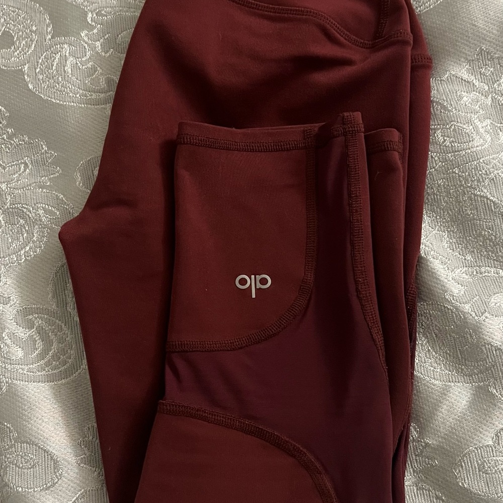 7/8 Alo yoga pants